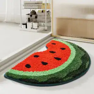 Ausgefallener Wassermelonen-Badteppich in Form einer Scheibe, ideal für Badezimmer Dekoration.