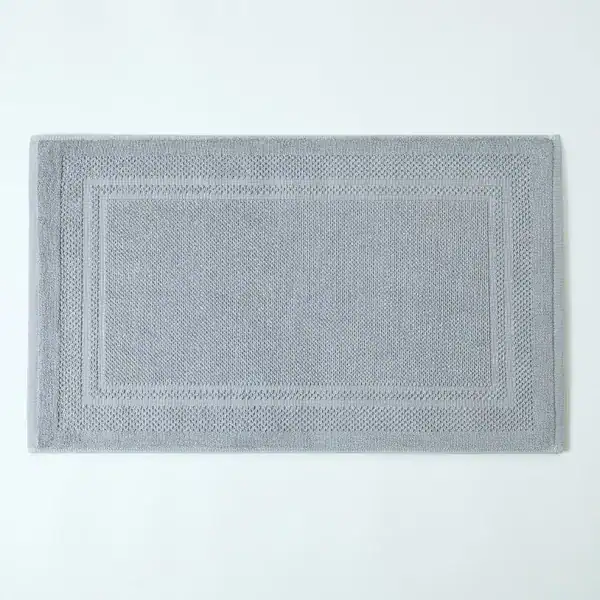 Badematte Baumwolle grau mit gerippter Bordüre und strukturierter Oberfläche.