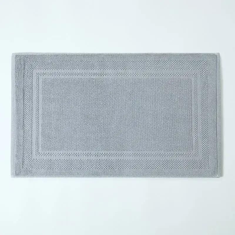 Badematte Baumwolle grau mit gerippter Bordüre und strukturierter Oberfläche.