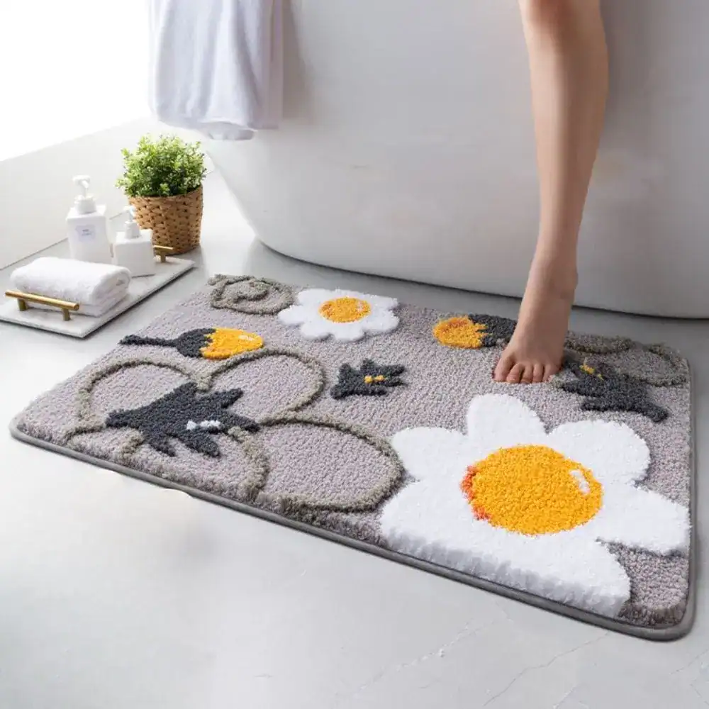 Badematte mit Blumenmuster, detailliert gestaltet, für Badezimmer geeignet.