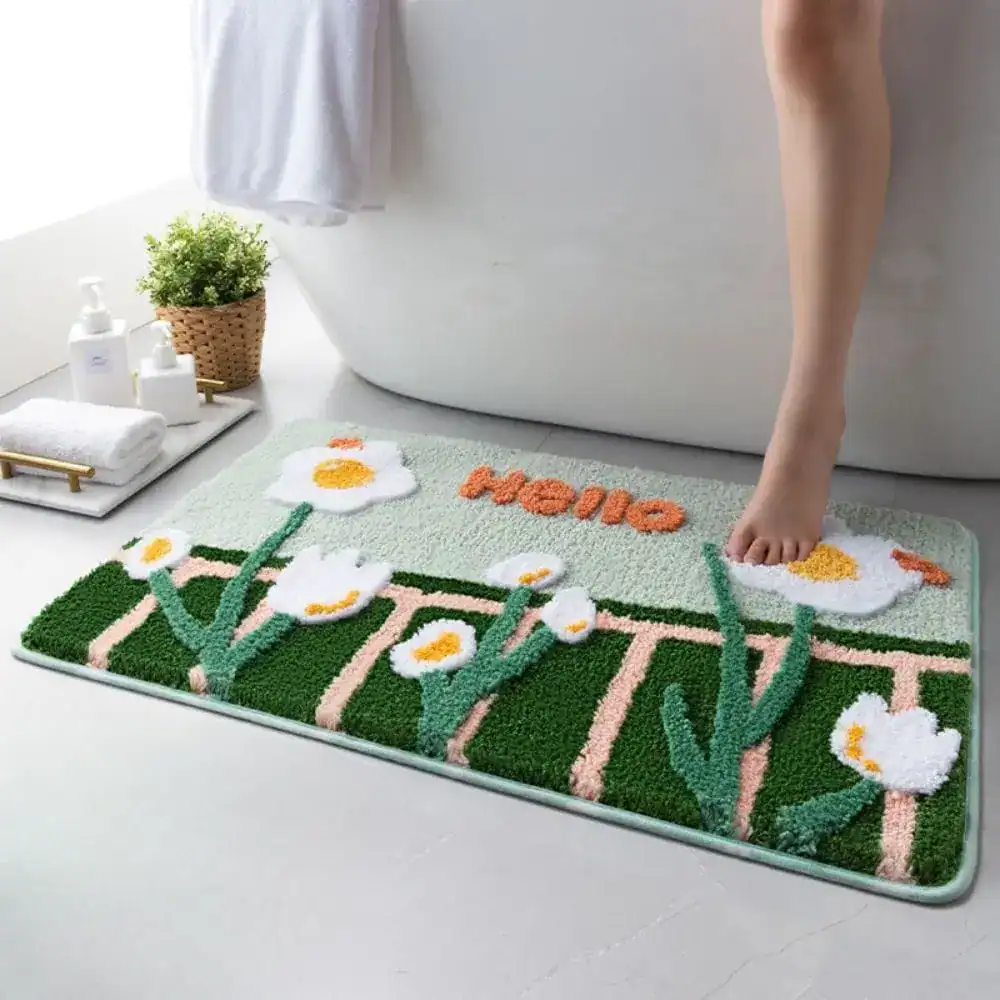 Badematte mit Blumenmuster und Hello-Aufdruck, grün-weißes Design für Badezimmer.