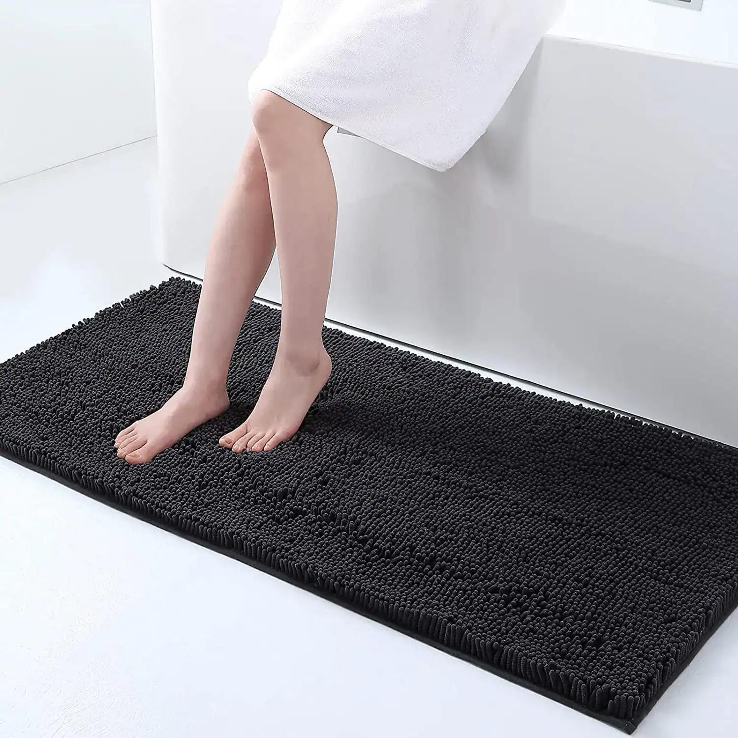Dunkelblaue Badematte mit hochwertigem Shaggy-Design für optimale Fußwärme und Komfort im Badezimmer.