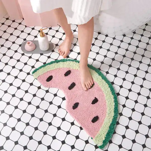 Frucht-Badematte Wassermelone, rosa und grün, für Badezimmer mit kuscheligem Design.