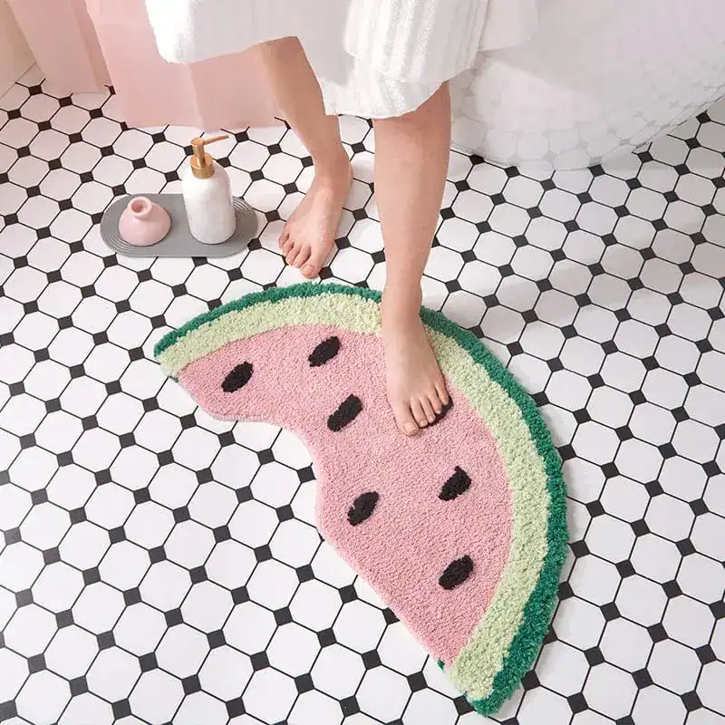 Frucht-Badematte Wassermelone, rosa und grün, für Badezimmer mit kuscheligem Design.