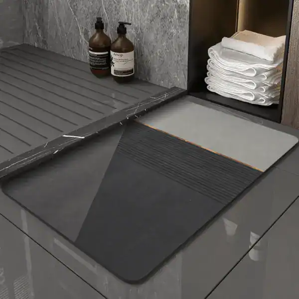 Badematte Granit Grau mit rutschfestem Profil und modernem Design für Badezimmer.
