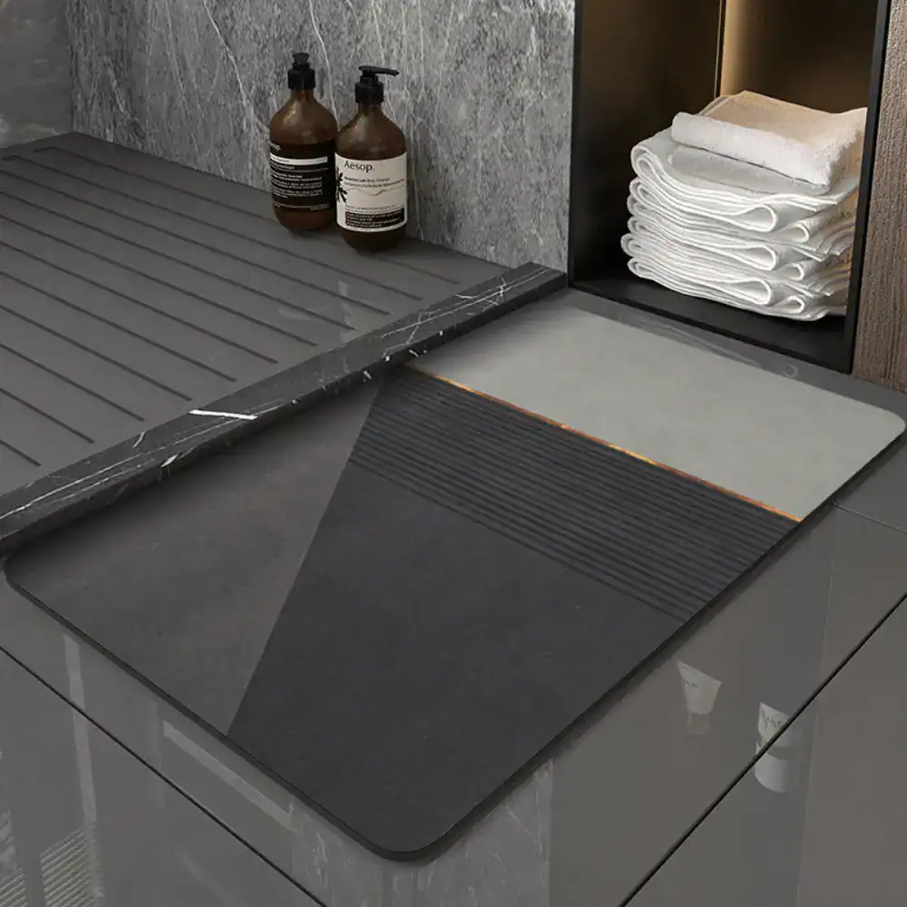 Badematte Granit Grau mit rutschfestem Profil und modernem Design für Badezimmer.