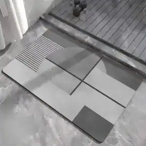 Graue Badematte mit geometrischem Muster für moderne Badezimmer.