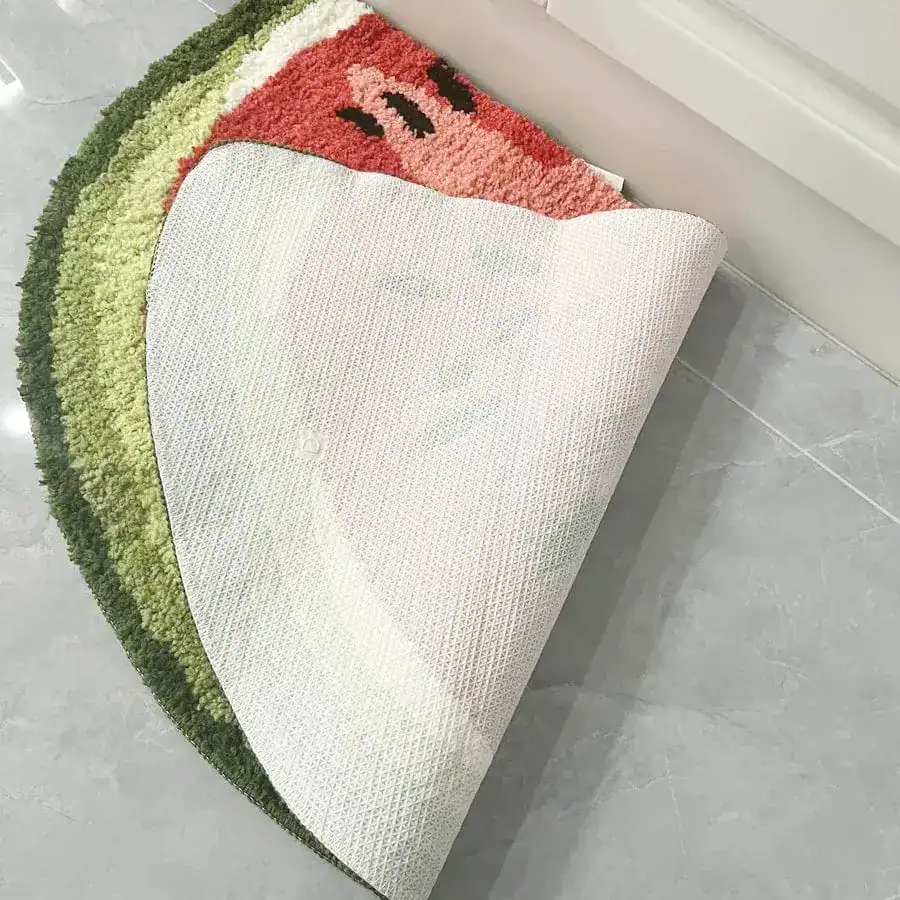 Badematte Halbkreis Wassermelone, weicher Hochflor, rutschfest, für Badezimmer.