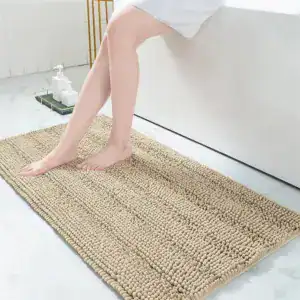Hochflor Badematte mit runder Struktur, bequem unter Badewanne, für Komfort und Sauberkeit.