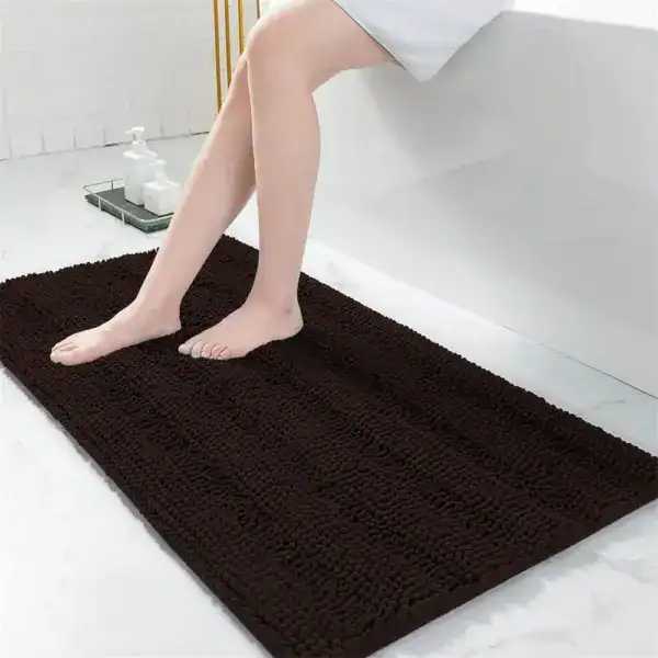 Hochflor Badematte dunkelbraun, weich und absorbierend für Badezimmer.