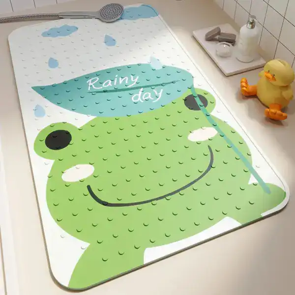 Kinder-Badematte mit grüner Frosch-Motiv und 'Rainy day'-Schriftzug, rutschfest und abwaschbar.