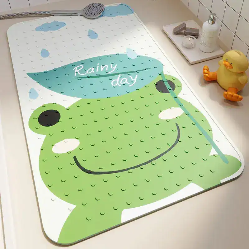 Kinder-Badematte mit grüner Frosch-Motiv und 'Rainy day'-Schriftzug, rutschfest und abwaschbar.