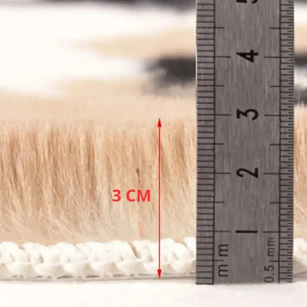 Badematte Kuhfell mit 3 cm Haarhöhe, Maßangabe zur Stärke und Qualität.