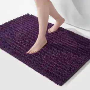 Lila Komfort Badematte mit weicher, flauschiger Oberfläche für optimale Fußwärme und Trocknung.