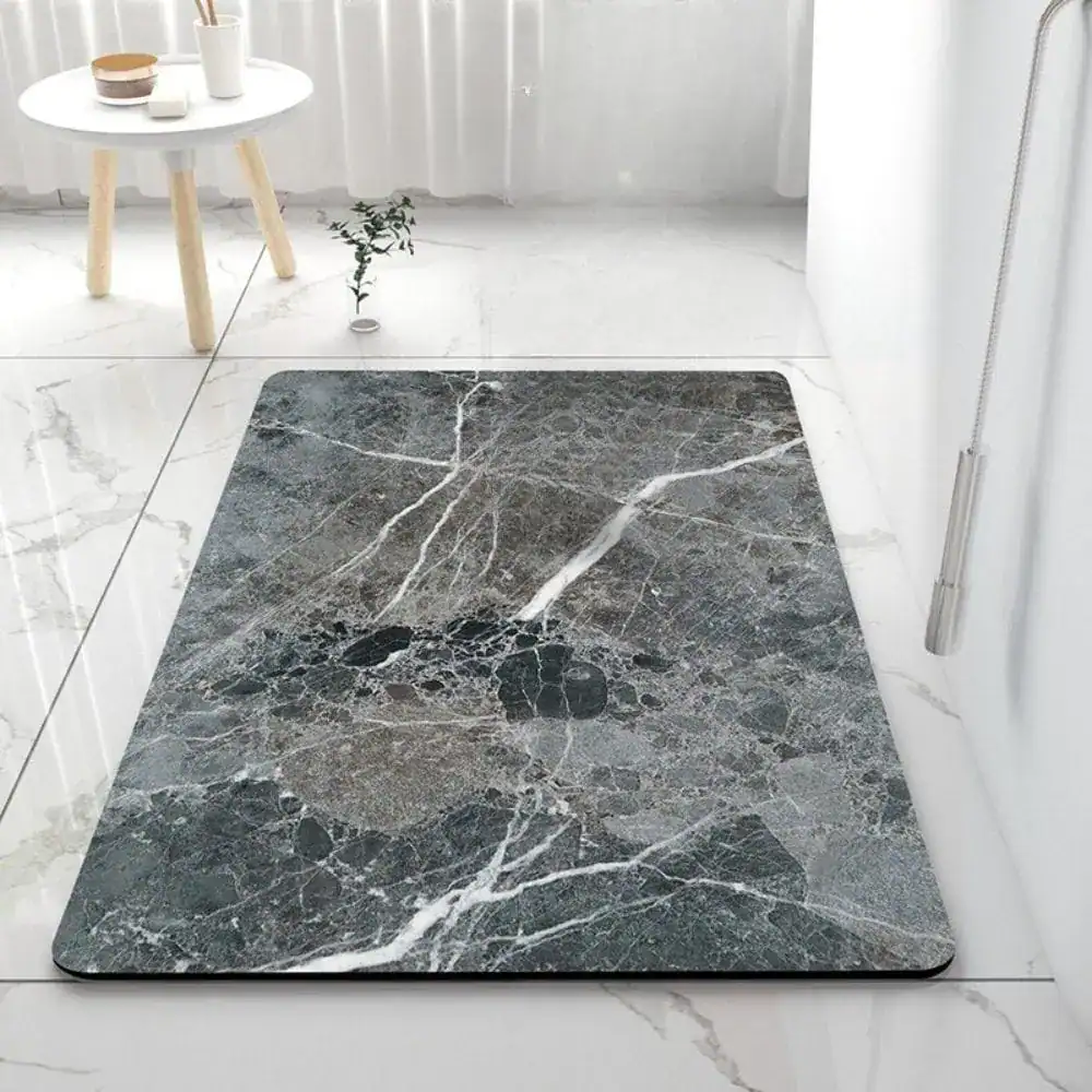 Badematte Marmoroptik grau-weiß, stilvoll im modernen Badezimmer.