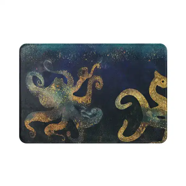 Badematte Meer mit goldfarbenem Oktopus und Seepferdchen auf dunkelblauem Hintergrund.