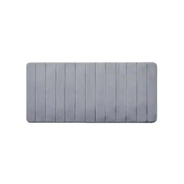 Badematte Memory Schaum grau, geripptes Design für optimale Fußwärme und Halt im Badezimmer.
