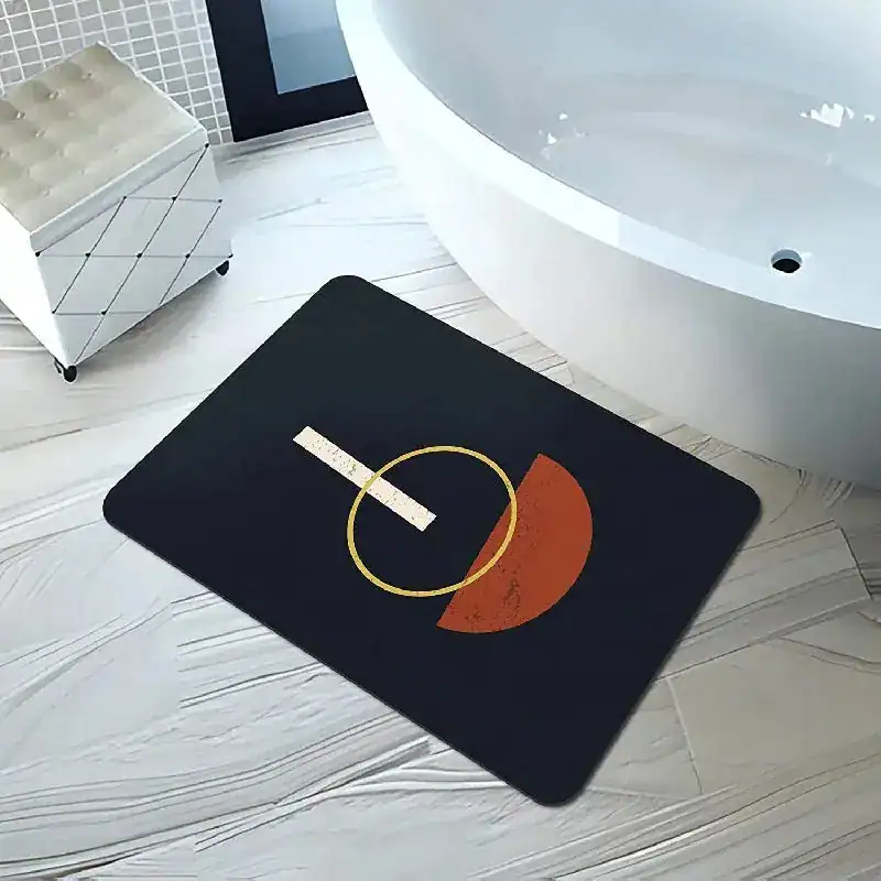 Badematte mit Sonnenmotiv, stilvolles Design für Badezimmer.