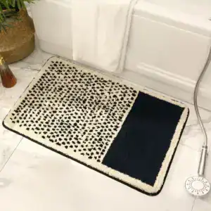 Modernes Badematten-Design mit Leopard-Muster und dunkelblauer Seite für stilvolle Badezimmer.