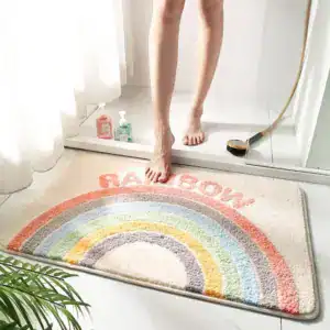 Regenbogen-Badematte mit buntem Bogenmuster und Schriftzug, ideal für Bad und Dusche.