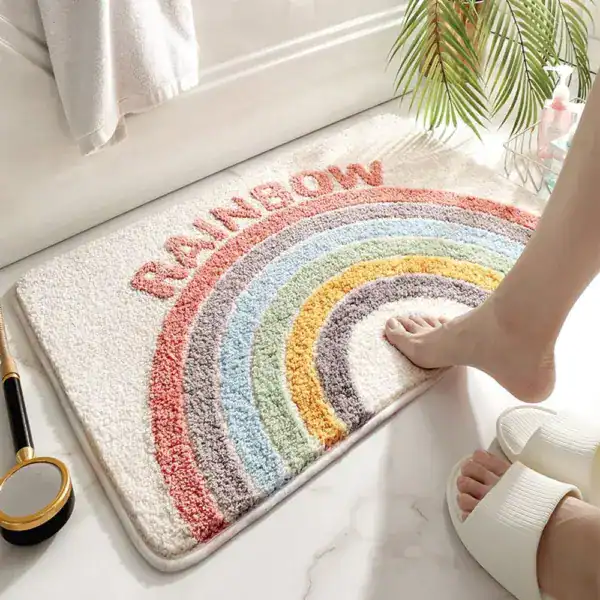 Regenbogen-Badematte mit farbigem Bogenmuster, weich und rutschfest für Bad und Dusche.