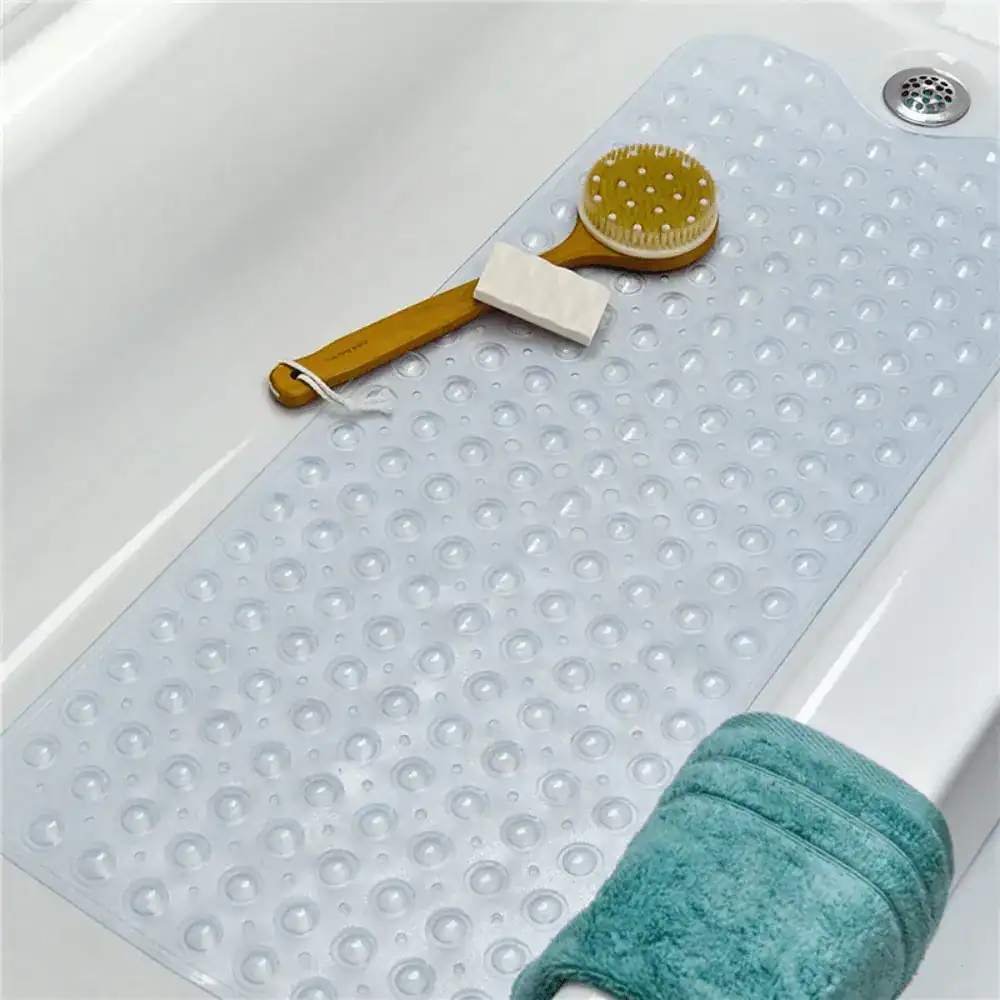 Rutschfeste Badematte für Badewanne mit rutschfesten Punkten, transparent und mit Badeutensilien.