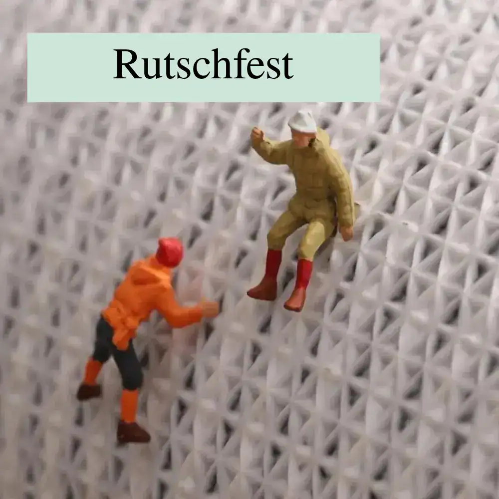 Antidérapante Badematte Schwarz Weiß Kariert mit rutschfestem Oberflächenprofil.