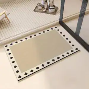 Badematte Stein Design mit schwarz-weißem Karomuster und cremefarbenem Zentrum.