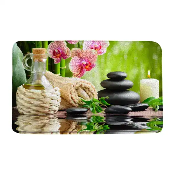 Wellness-Badematte mit Orchidee, Steine und Kerze, Entspannung im Badezimmer.