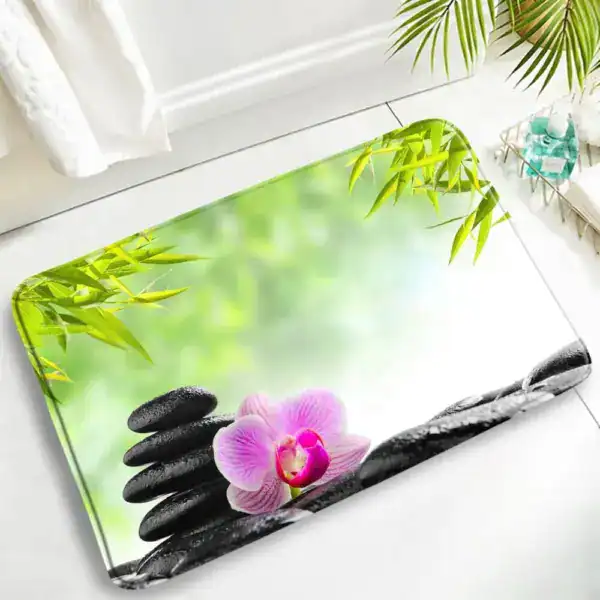 Badematte Zen mit Orchidee und Steinmotiv für entspanntes Badezimmer.