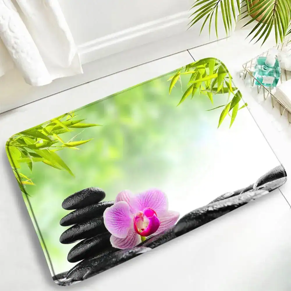 Badematte Zen mit Orchidee und Steinmotiv für entspanntes Badezimmer.