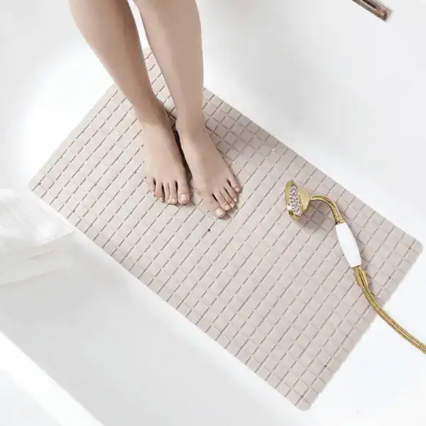 Komfort Badematte mit Mosaikoptik, ideal für Dusche oder Badewanne.