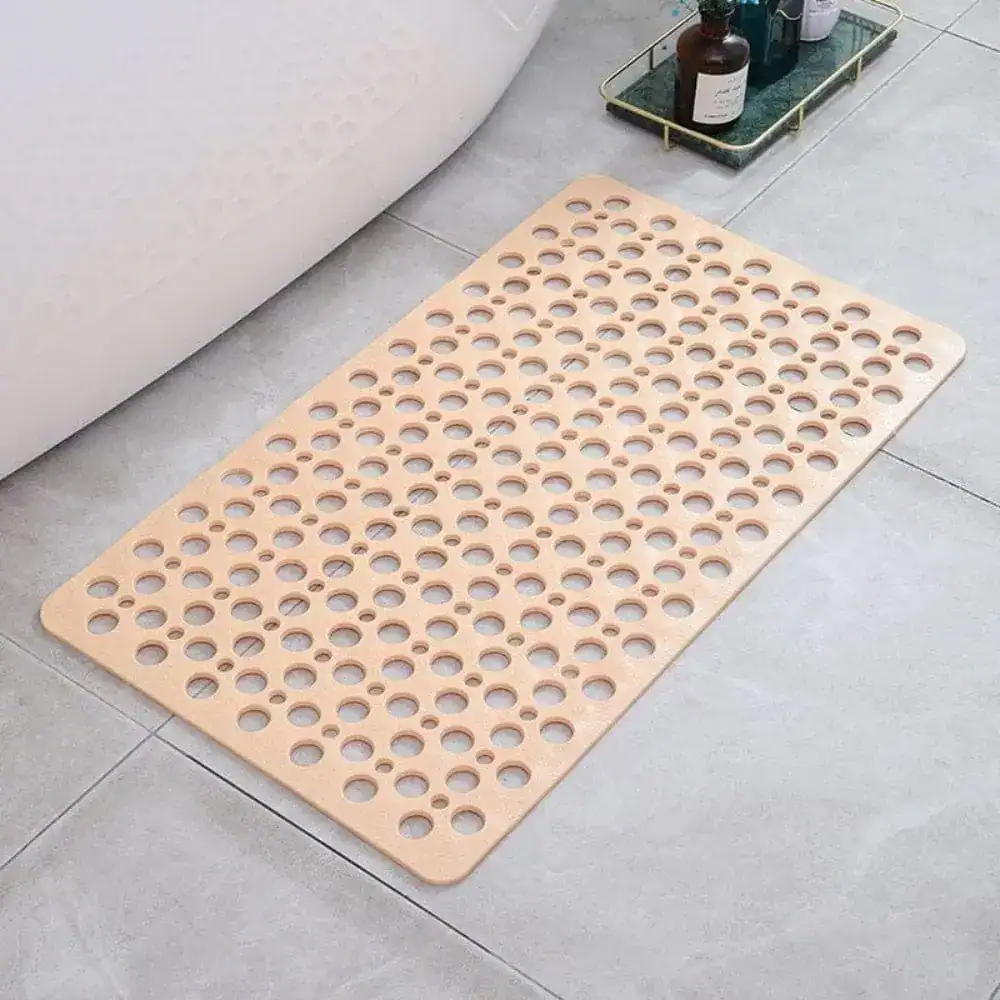 Komfort Badematte mit rutschfestem, perforiertem Design für Duschvorleger im Badezimmer.