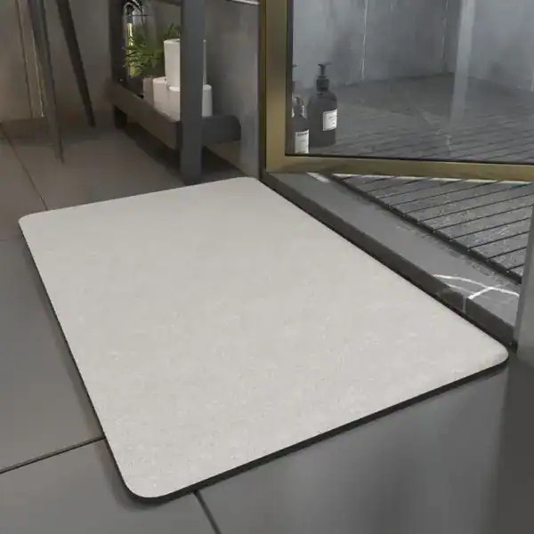 Saugfähiger Badezimmer Teppich in Grau, ideal für Duschbereich und Bad.