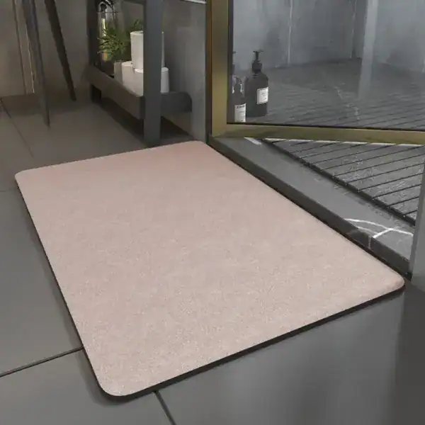 Saugfähiger Badezimmer Teppich in Rosa, rutschfest und pflegeleicht für moderne Duschen.