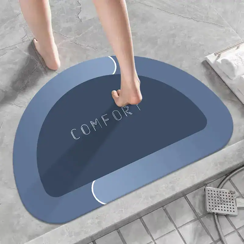 Blau Komfort Badematte mit 'COMFORT'-Aufdruck, runder Design für Badezimmer.