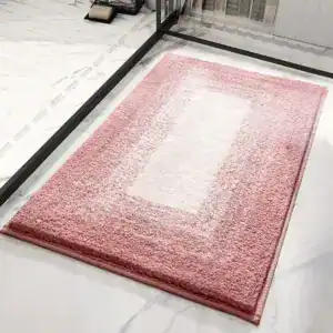 Altrosa Badezimmerteppich mit weißem Zentrum, weicher Mikrofaser für Komfort und Stil.