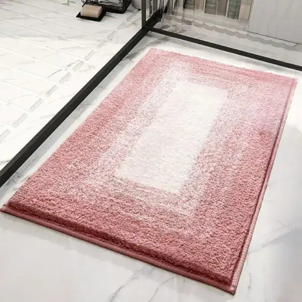 Altrosa Badezimmerteppich mit weißem Zentrum, weicher Mikrofaser für Komfort und Stil.