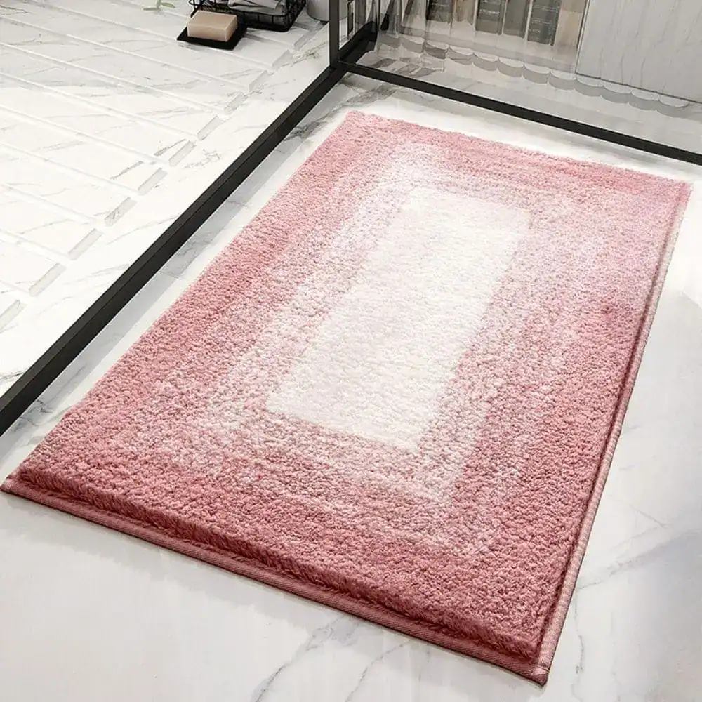 Altrosa Badezimmerteppich mit weißem Zentrum, weicher Mikrofaser für Komfort und Stil.