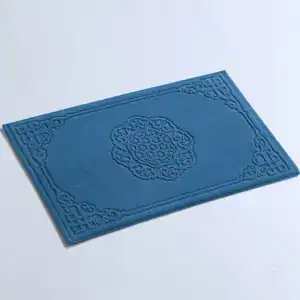 Blauer Badezimmerteppich aus Baumwolle mit dekorativem Muster und großer Größe für Komfort und Stil.
