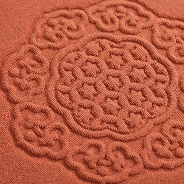 Badezimmerteppich Baumwolle Groß mit filigranem Muster in Terrakotta-Ton.