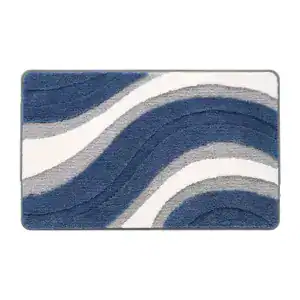 Blauer und grauer Badezimmerteppich mit wellenförmigem Muster.