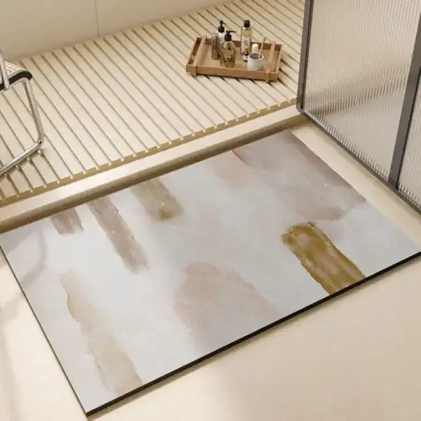 Badezimmerteppich Braun Beige mit abstraktem Muster, ideal für moderne Badezimmer.