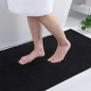 Dünn Badezimmerteppich schwarz, weiches Fußbodenpolster für Bad und Dusche.