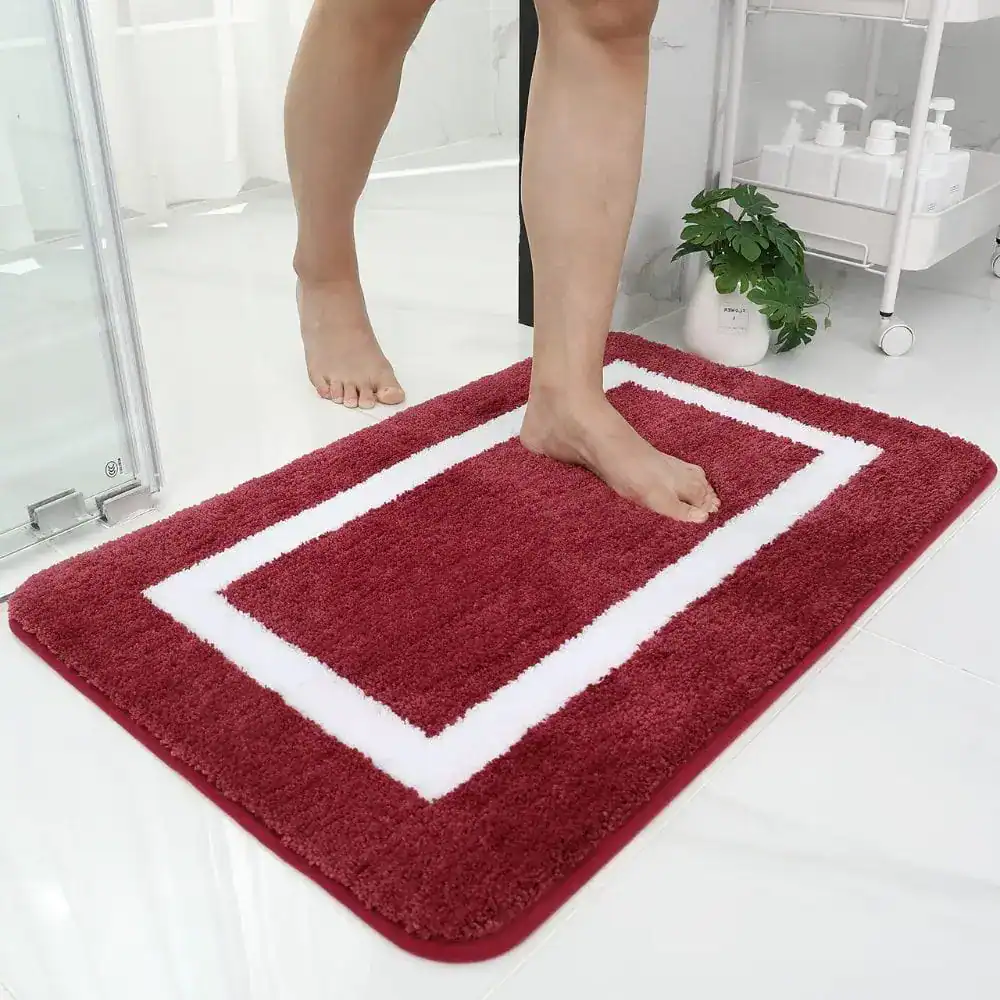 Badezimmerteppich Groß Waschbar rot-weiß, weicher Fußbodenbelag für Dusche und Bad.