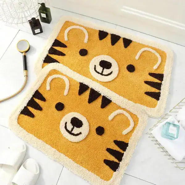 Kinder-Badezimmerteppich mit niedlichem Tiger-Motiv, weich und rutschfest für Kinderbäder.