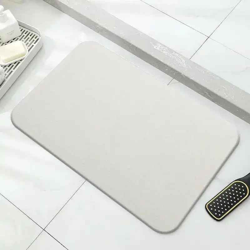 Mintfarbener Badezimmerteppich mit rutschfestem Untergrund und abgerundeten Ecken für Bad und Dusche.