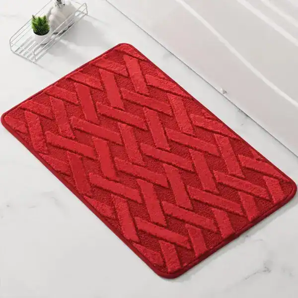 Rot gefärbter Badezimmerteppich mit geometrischem Muster für Bad und Dusche.