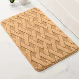 Badezimmerteppich mit geometrischem Muster, bequem und rutschfest für Bad und Dusche.