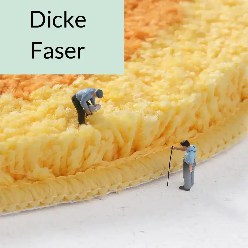 Orange Badezimmerteppich mit dicker, weicher Faserstruktur für Komfort und Halt.
